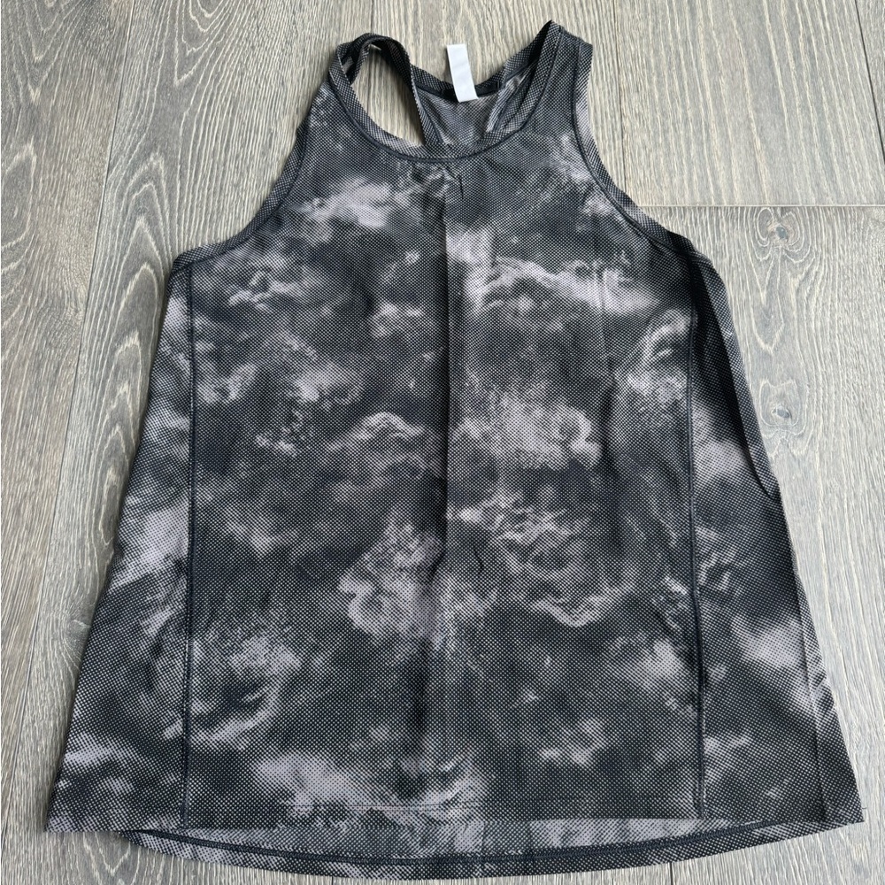 Athleta Ultimate Printed Train Tank in Gray Size Medium